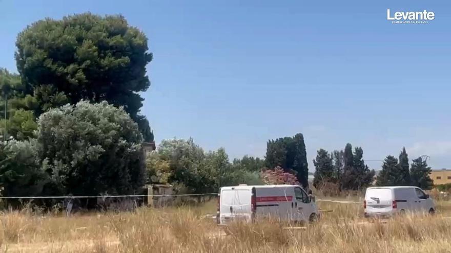 Levantamiento del cadáver asesinado tras una reyerta en una casa abandonada de Aldaia