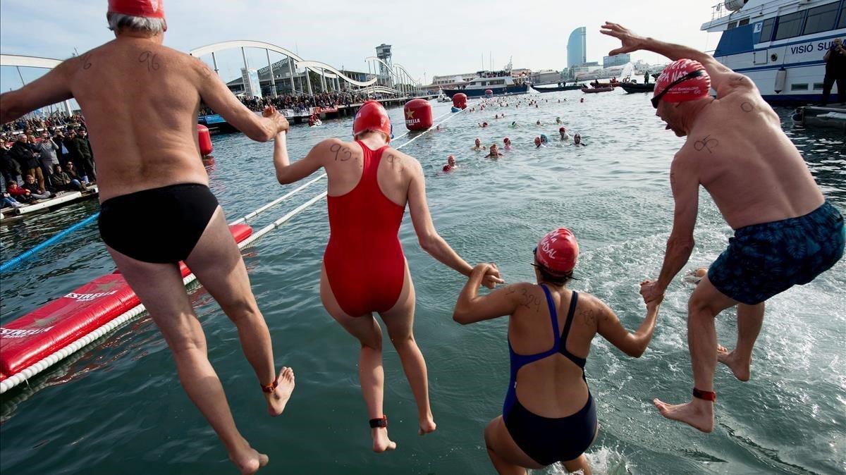 zentauroepp46357899 participants jumps into the water during the 109th edition o181225161153