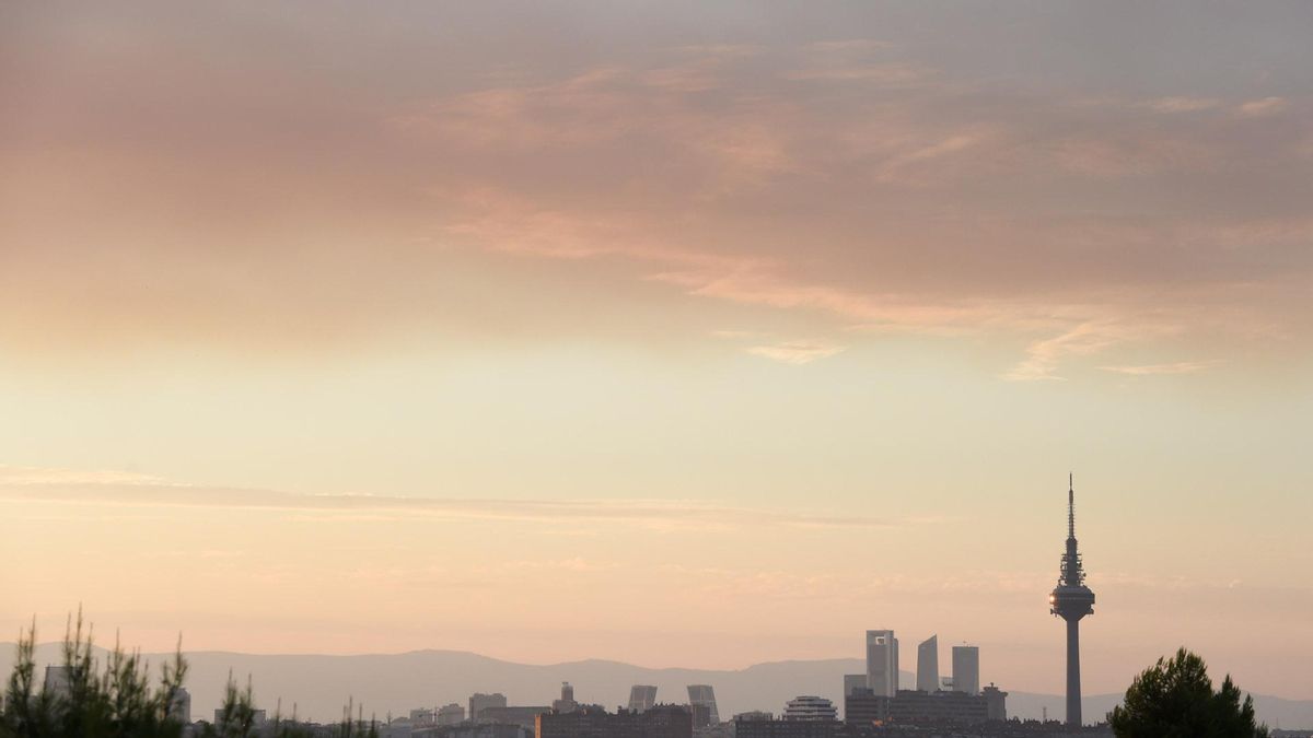 El incendio de Méntrida ( Toledo ) visto desde Madrid.