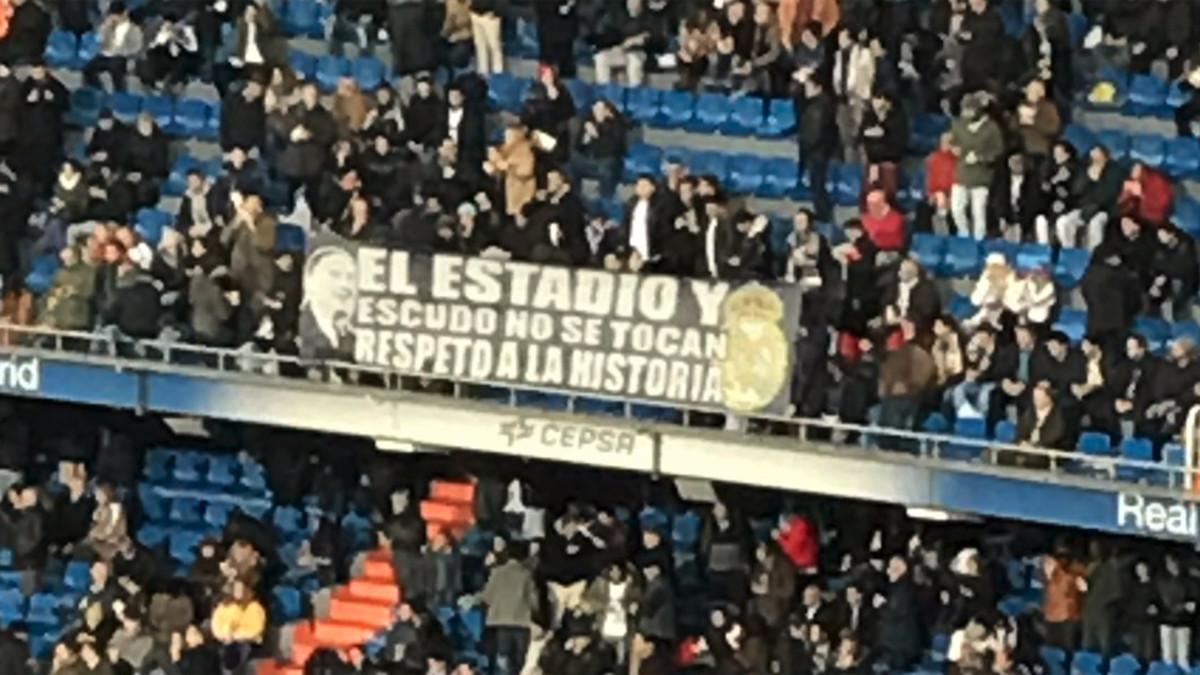 La pancarta del Bernabéu