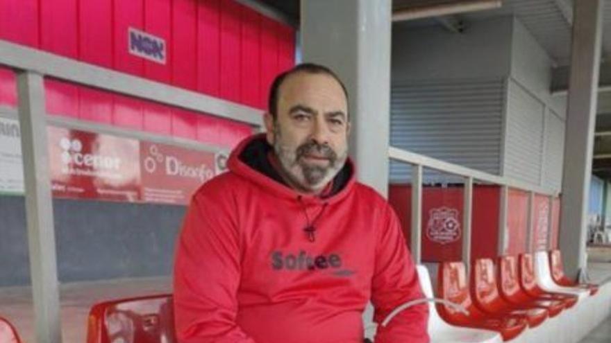 Estradense y Arteixo rinden un homenaje a delegados y utilleros