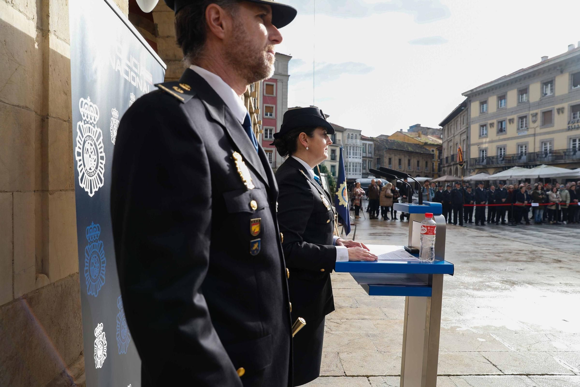 EN IMÁGENES: La Policía Nacional celebra su 200 aniversario en la Plaza de España de Avilés