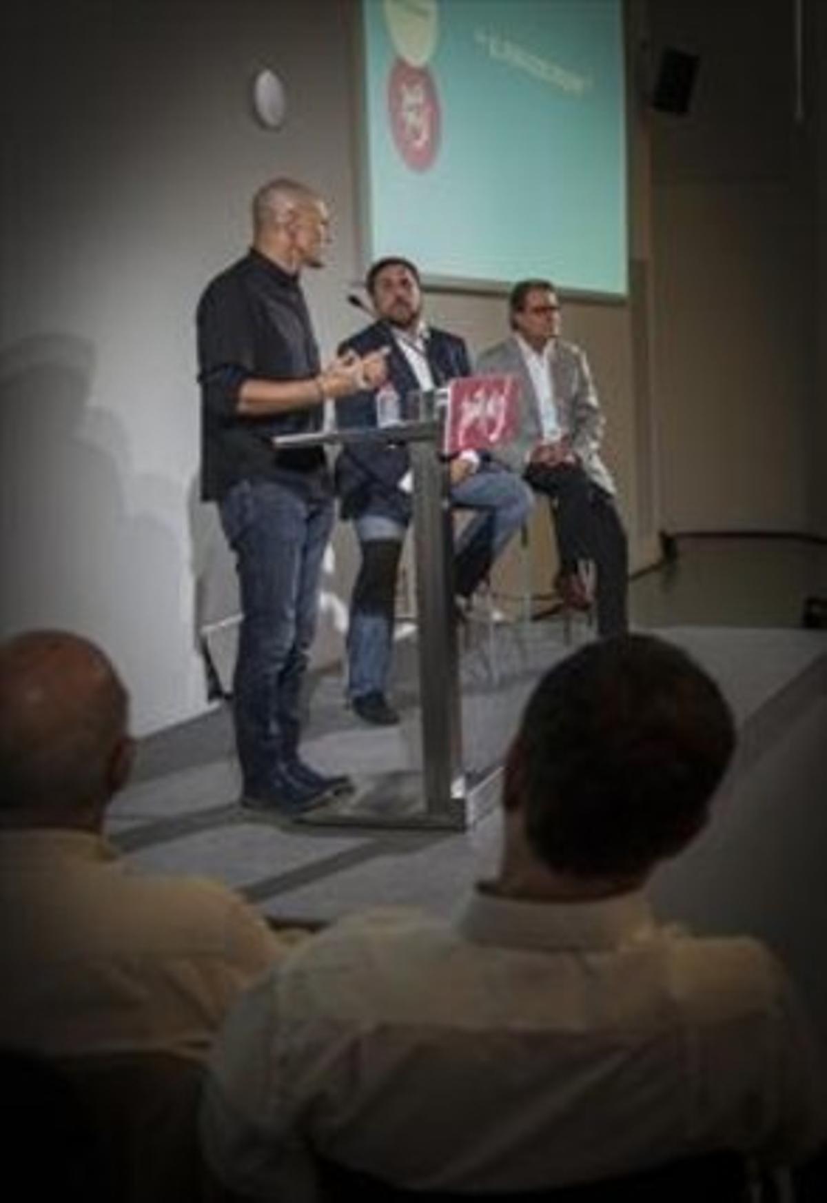 Romeva, amb Junqueras i Mas, durant l’acte d’ahir al CCCB. Romeva, amb Junqueras i Mas, durant l’acte d’ahir al CCCB.
