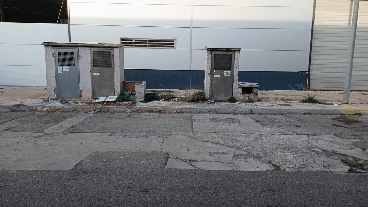 Empresarios del poligono la Plana de Almassora denuncian deficiencias y suciedad: las imágenes