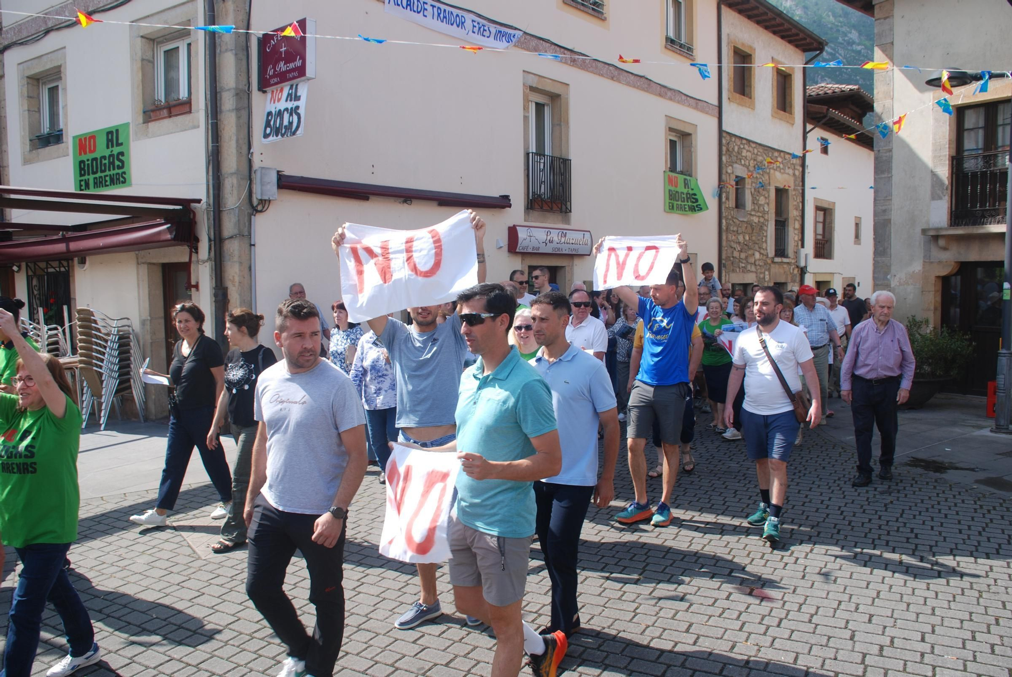 Manifestación contra la planta de biogás en Arenas de Cabrales