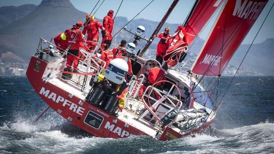 El Mapfre, durante un entrenamiento en aguas de Ciudad del Cabo. // María Muiña