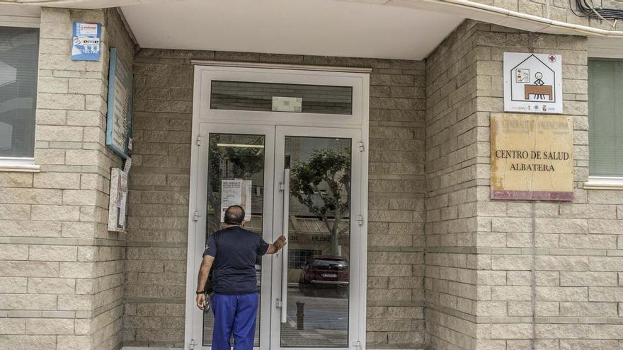 UGT denuncia la imposición de la modificación de los turnos de trabajo del personal sanitario del centro de salud de Albatera
