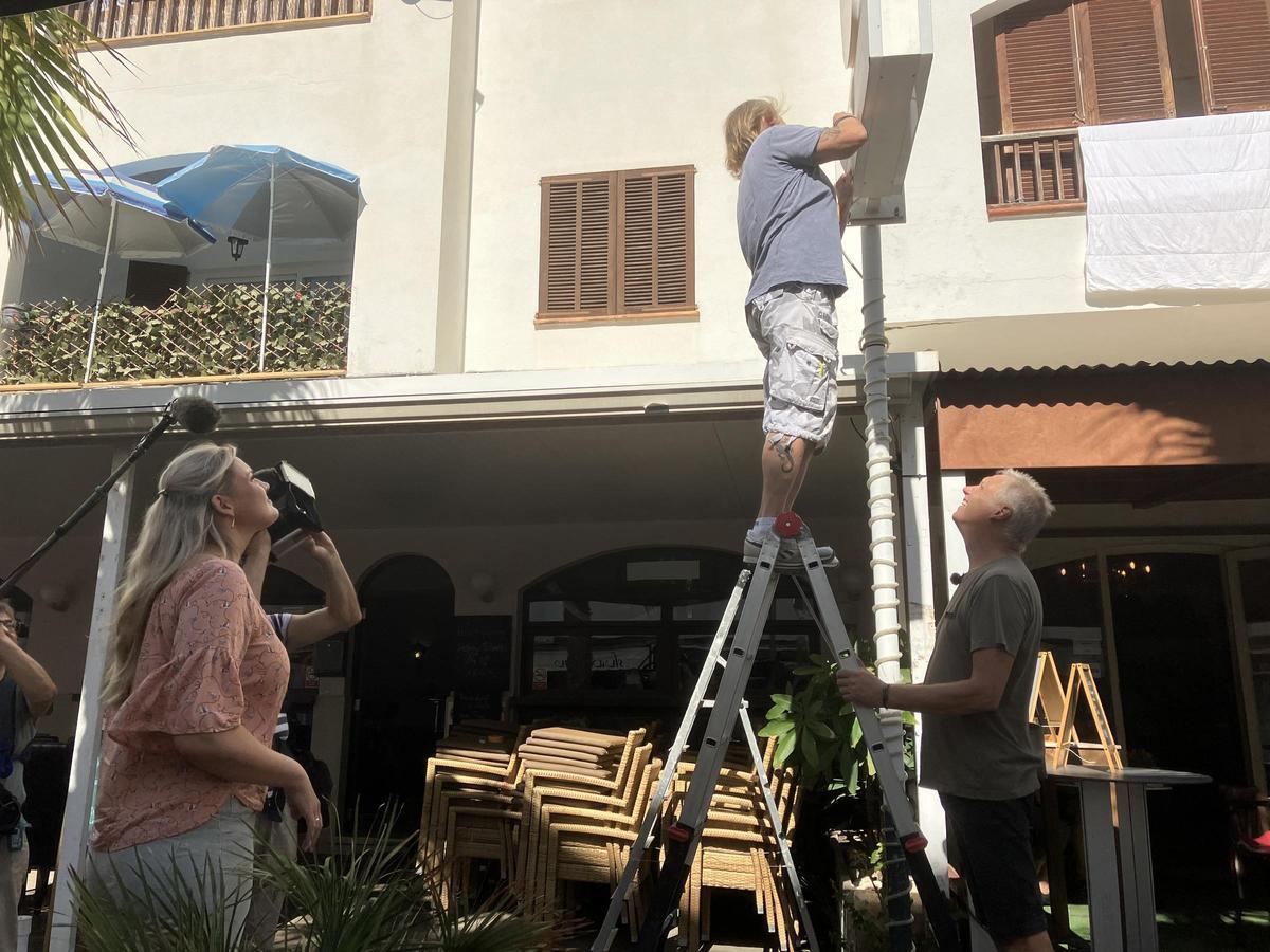 Das Kamerateam hat die Thiesens auch bei den Vorbereitungen für die Eröffnung begleitet.