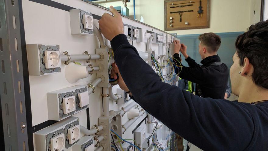 Administración, Química o Electricidad, estos son los ciclos del IES Maimónides que ofertarán prácticas en el sector público