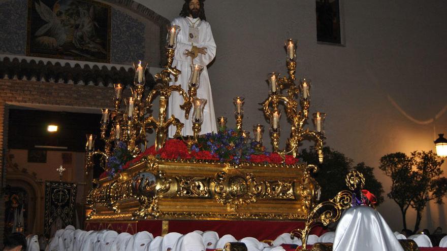 El Cautivo inicia su recorrido procesional desde la iglesia de la Encarnación.