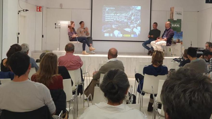 Mesa redonda en la jornada celebra ayer en Inca. | R.F.