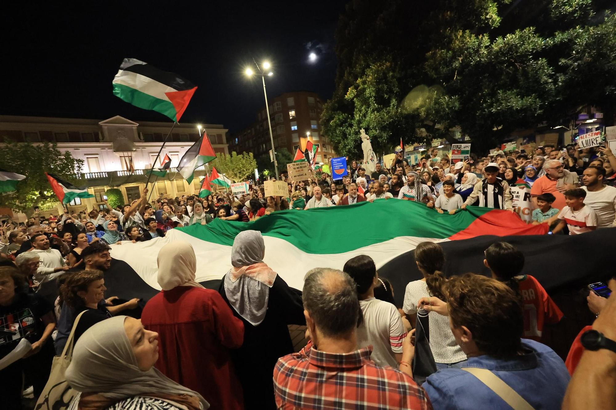 Galería de imágenes: Castellón sale a la calle en defensa de Palestina