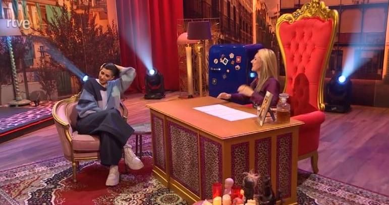 Alba Flores confiesa que Henar Álvarez es su crush y se pone nerviosa hasta ella