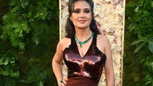Salma Hayek deslumbra en bikini a sus 58 años y confiesa cuáles son sus mayores inseguridades