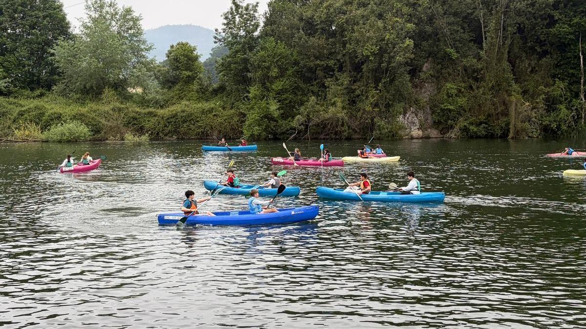 Jornada de remo y deportes rurales en Grado