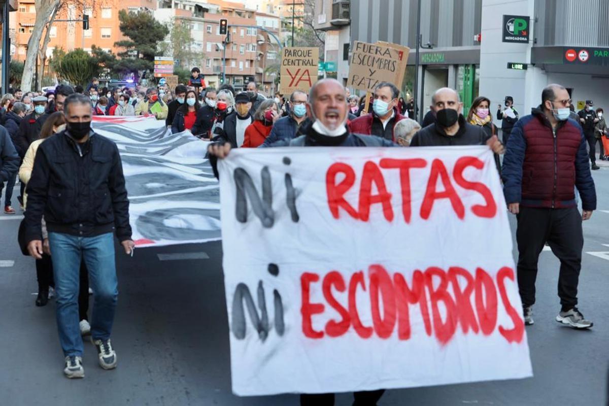 Los vecinos salen de nuevo a la calle para reivindicar el Parque ...