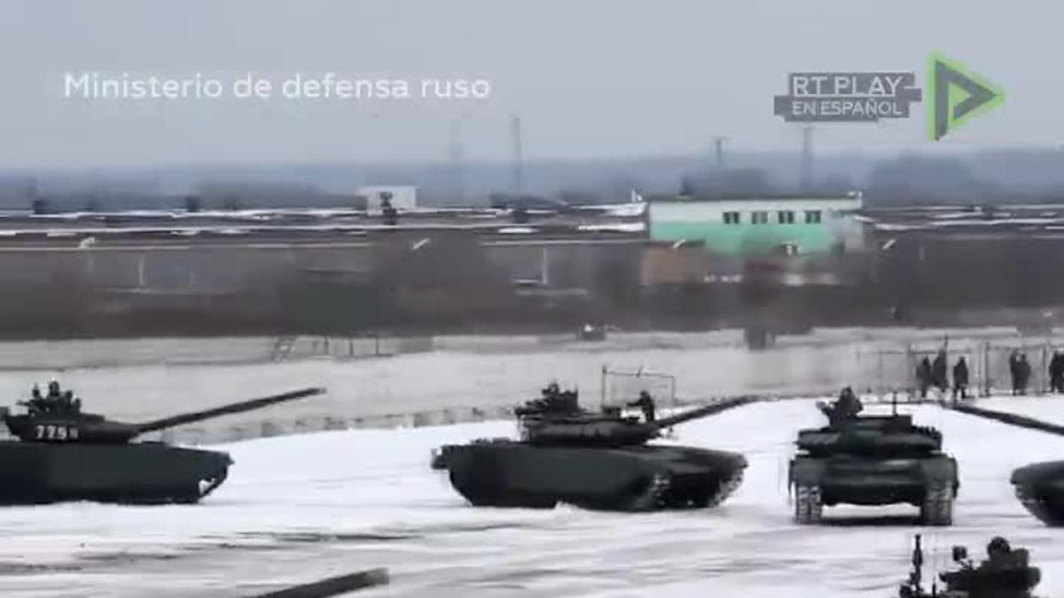 Un militar pone 16 tanques en forma de corazón para declarar su amor