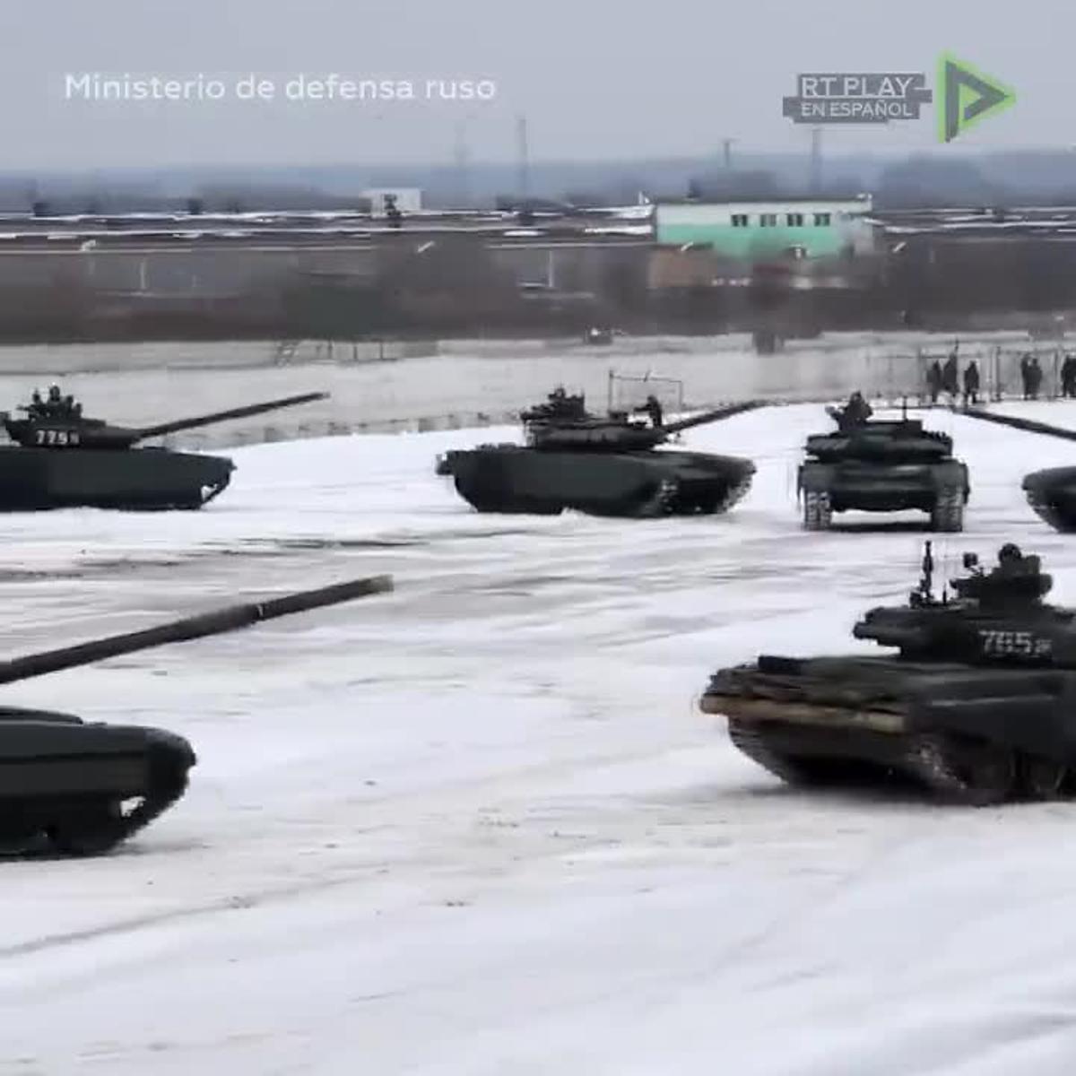 Un militar pone 16 tanques en forma de corazón para declarar su amor