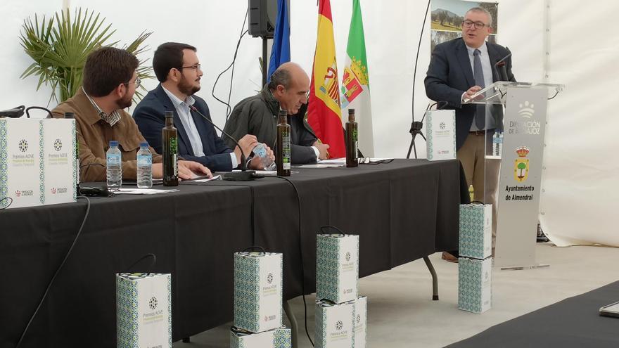 Arranca en Almendral la Feria del olivar y del aceite ecológico