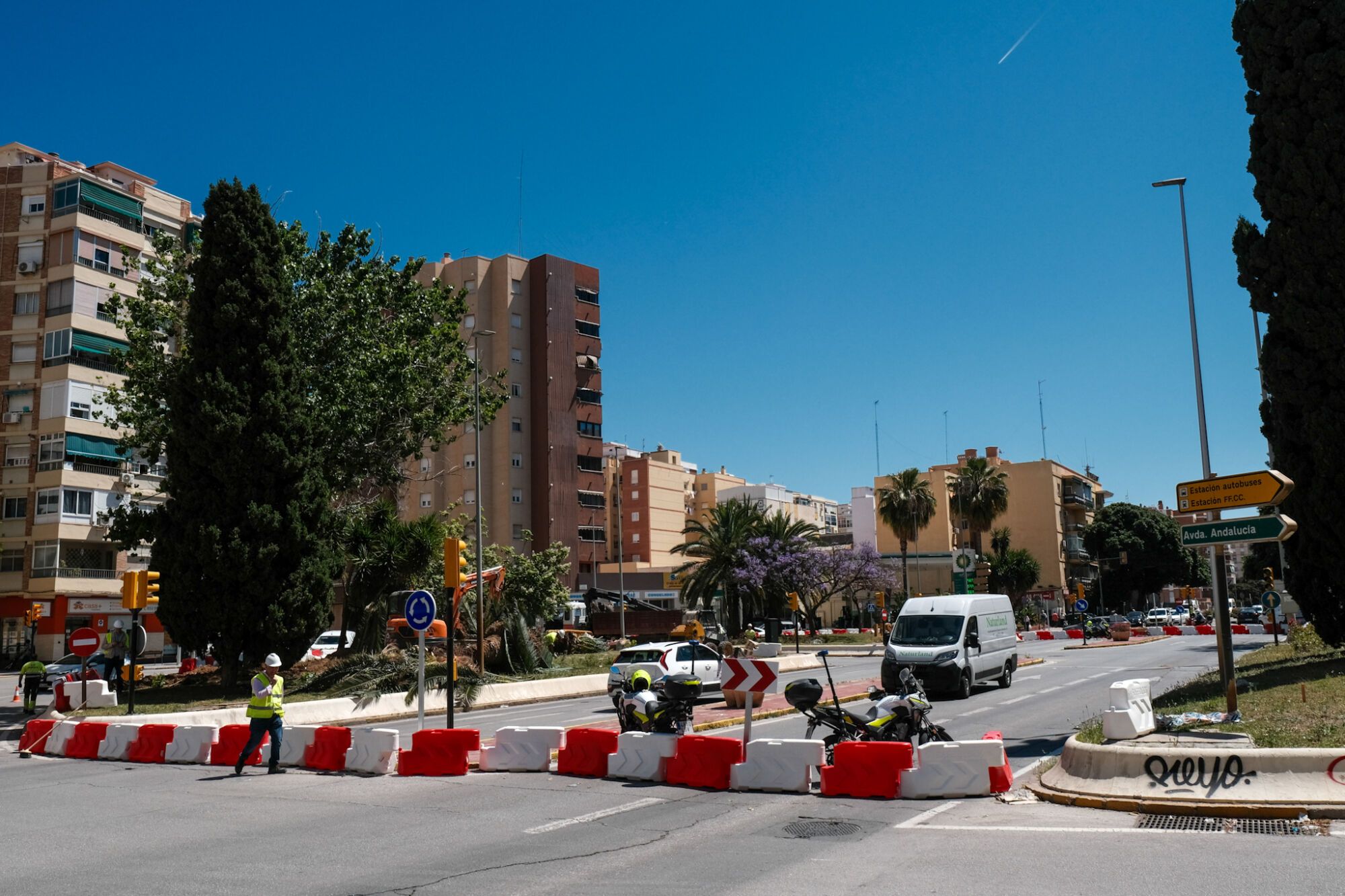 Cortes de tráfico por las obras del metro de Málaga para la prolongación de la  Línea 2, a la altura de la plaza Aparejador Bermúdez