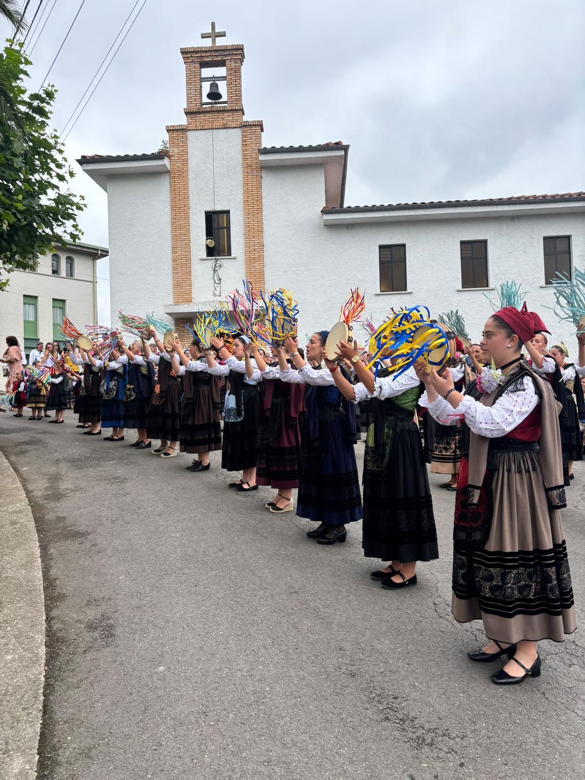 Fiesta del Carmen en Bustio (Ribadedeva) Fiesta del Carmen en Bustio (Ribadedeva)
