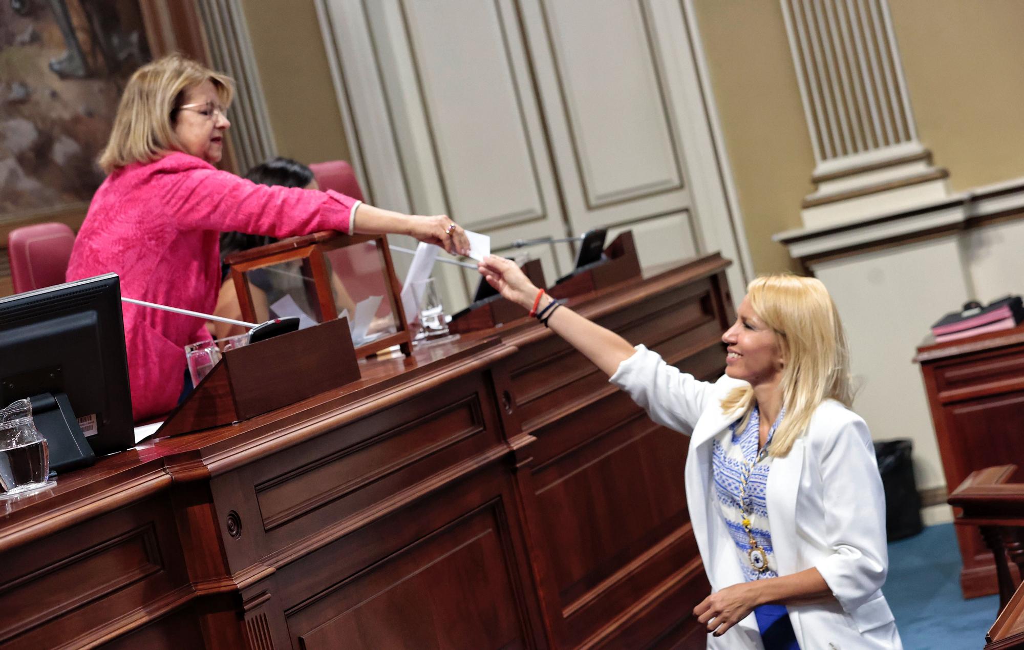 Astrid Pérez, nueva presidenta del Parlamento de Canarias