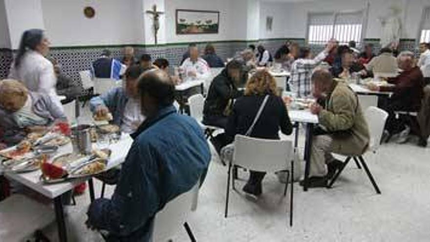 Los dos comedores sociales de Badajoz están desbordados atendiendo a más de 400 familias