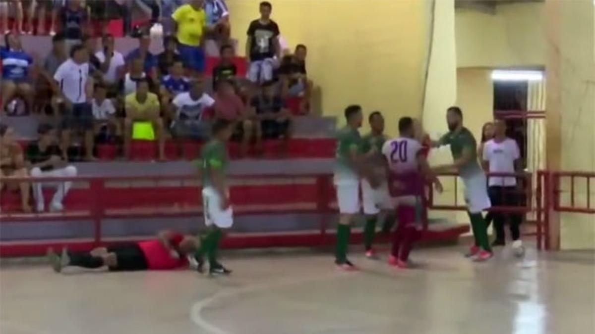 Salvaje agresión a un árbitro de futsal: el jugador terminó detenido y el colegiado, hospitalizado