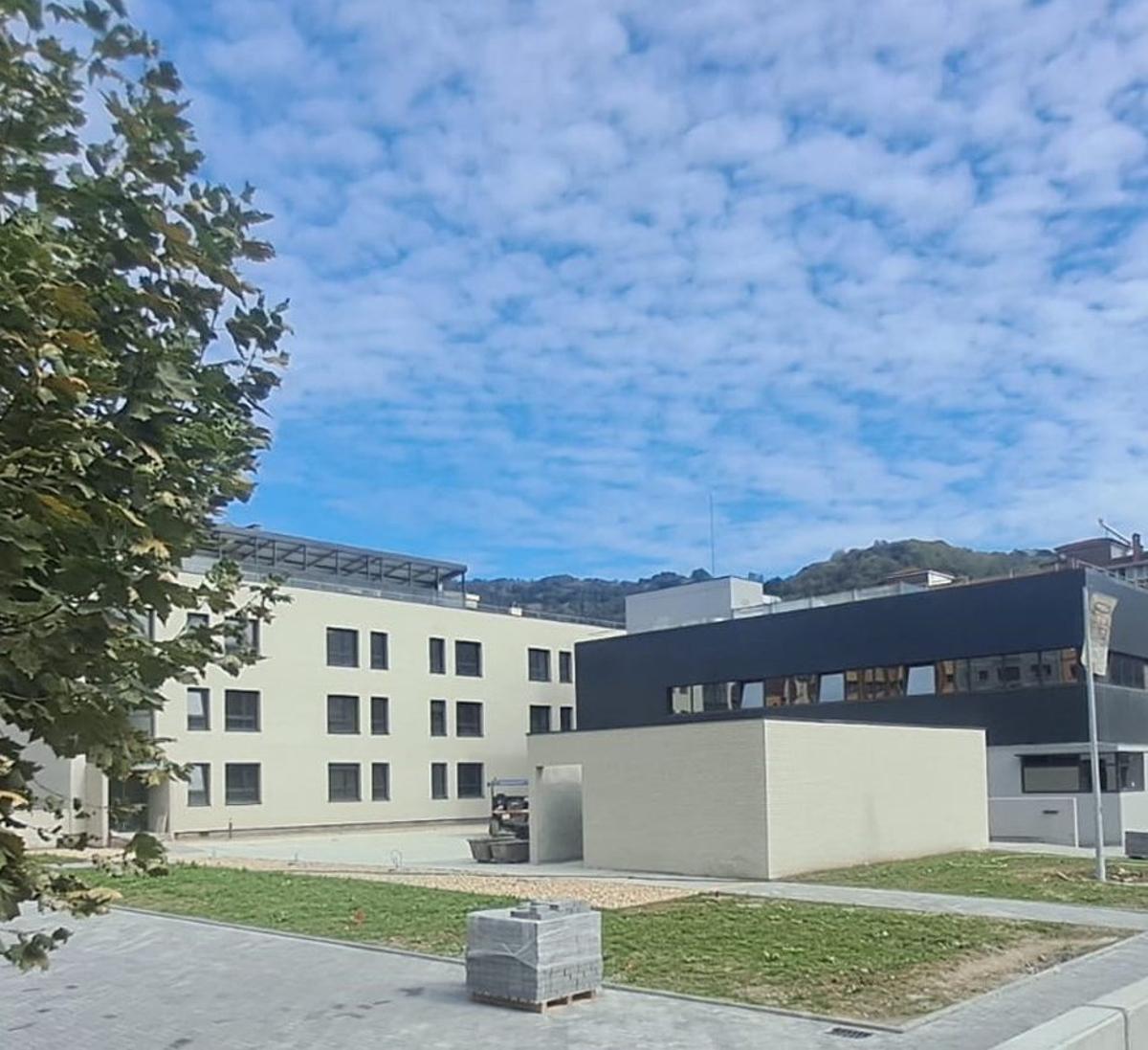 Zona exterior acotada del nuevo cuartel . | D. M.