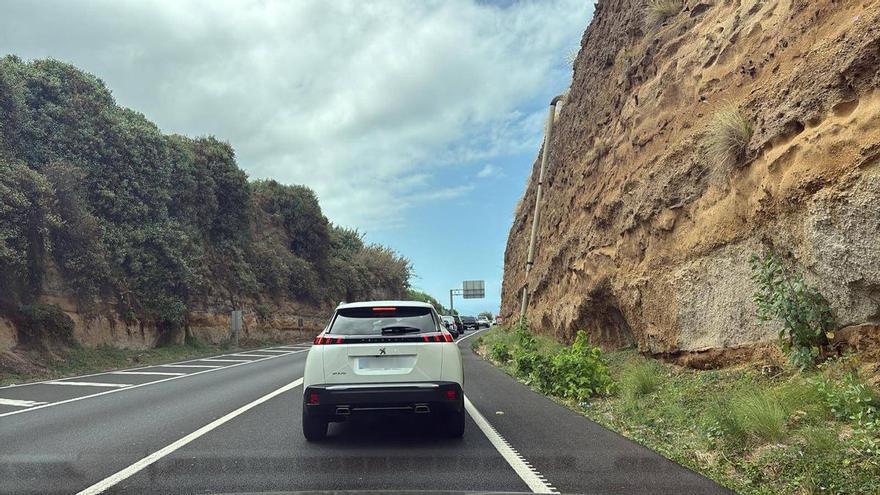 Un accidente entre un coche y una moto provoca retenciones en la TF-5 a la altura de Los Realejos