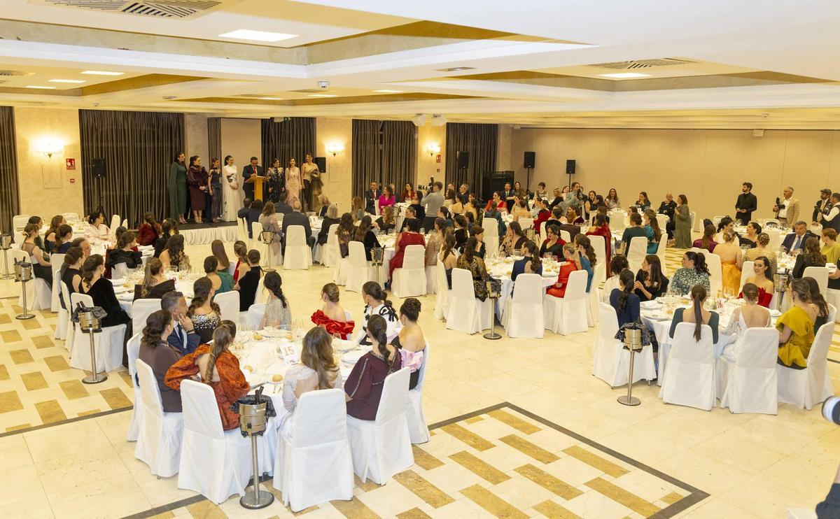 Cena de gala en las convivencias de las candidatas a Bellea del Foc Cena de gala en las convivencias de las candidatas a Bellea del Foc
