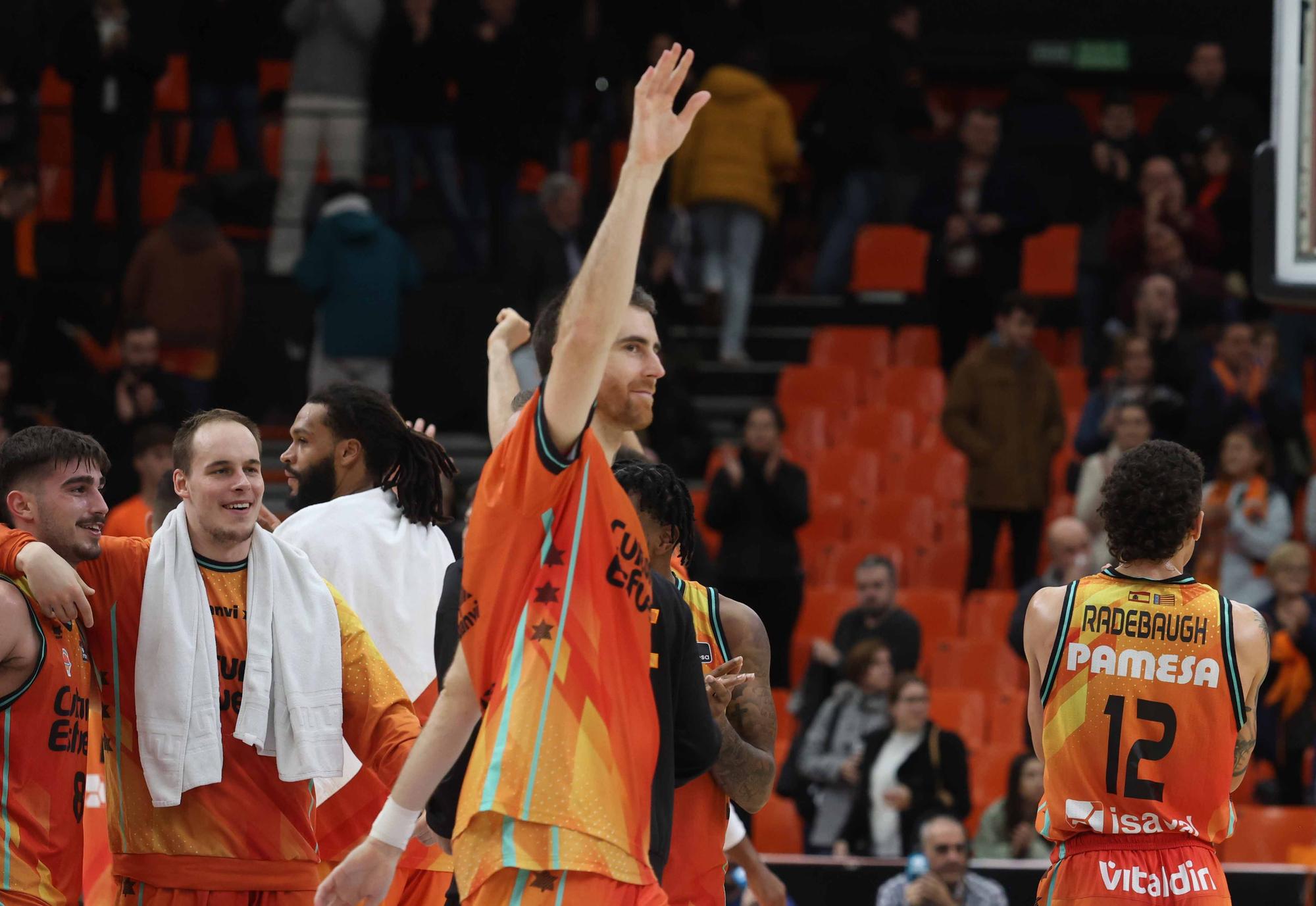 Las mejores imágenes del Valencia Basket - Girona Basketball