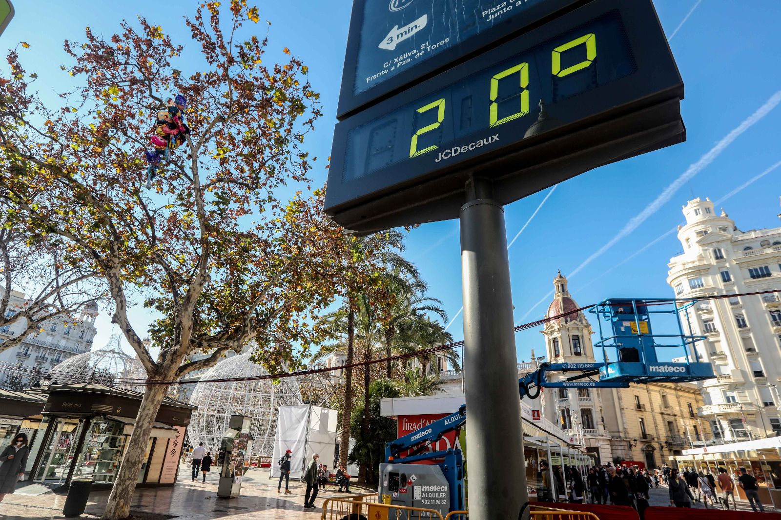El buen tiempo llena las calles de València un 31 de diciembre