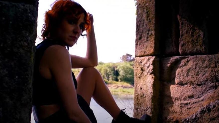La compositora y cantante catoirense Arantxa Pérez, en uno de sus videoclips.   | //  FDV