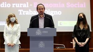 Pablo Iglesias junto a Yolanda Díaz y Ione Belarra en el traspaso de carteras, en 2021.