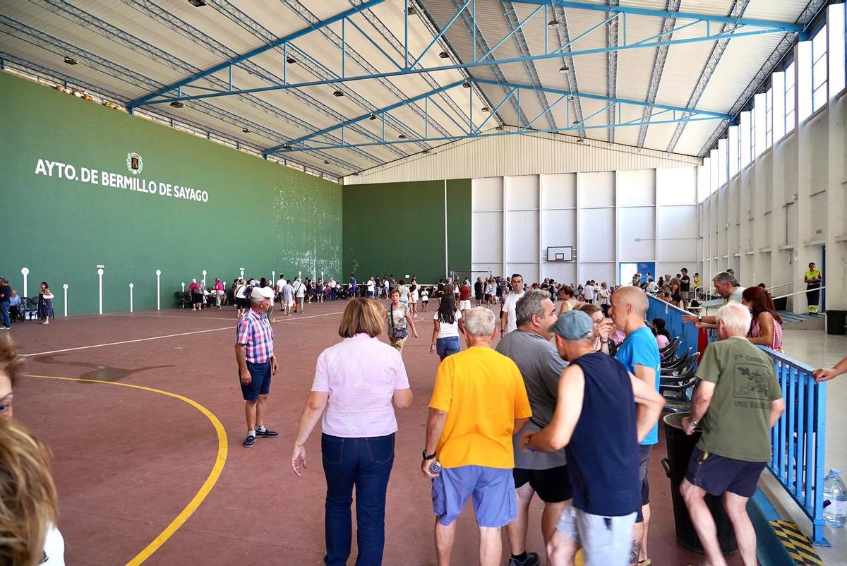 GALERÍA | Bermillo recibe a los desalojados por el incendio de Fermoselle GALERÍA | Bermillo recibe a los desalojados por el incendio de Fermoselle