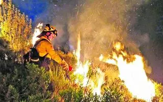 Dos veces frente al fuego en Sierra Bermeja: «Ardía a su libre albedrío»