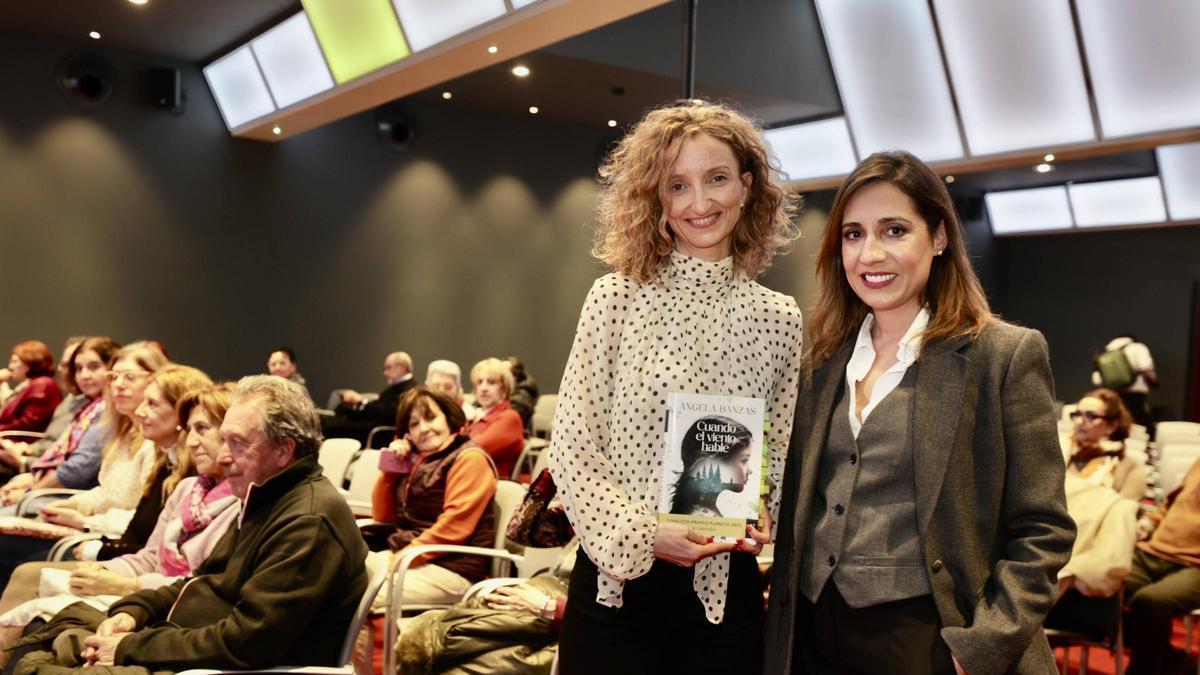 Ángela Banzas, finalista del Premio Planeta: "Nuestros abuelos se sacrificaron para darnos voz, no tenemos que olvidarlo"