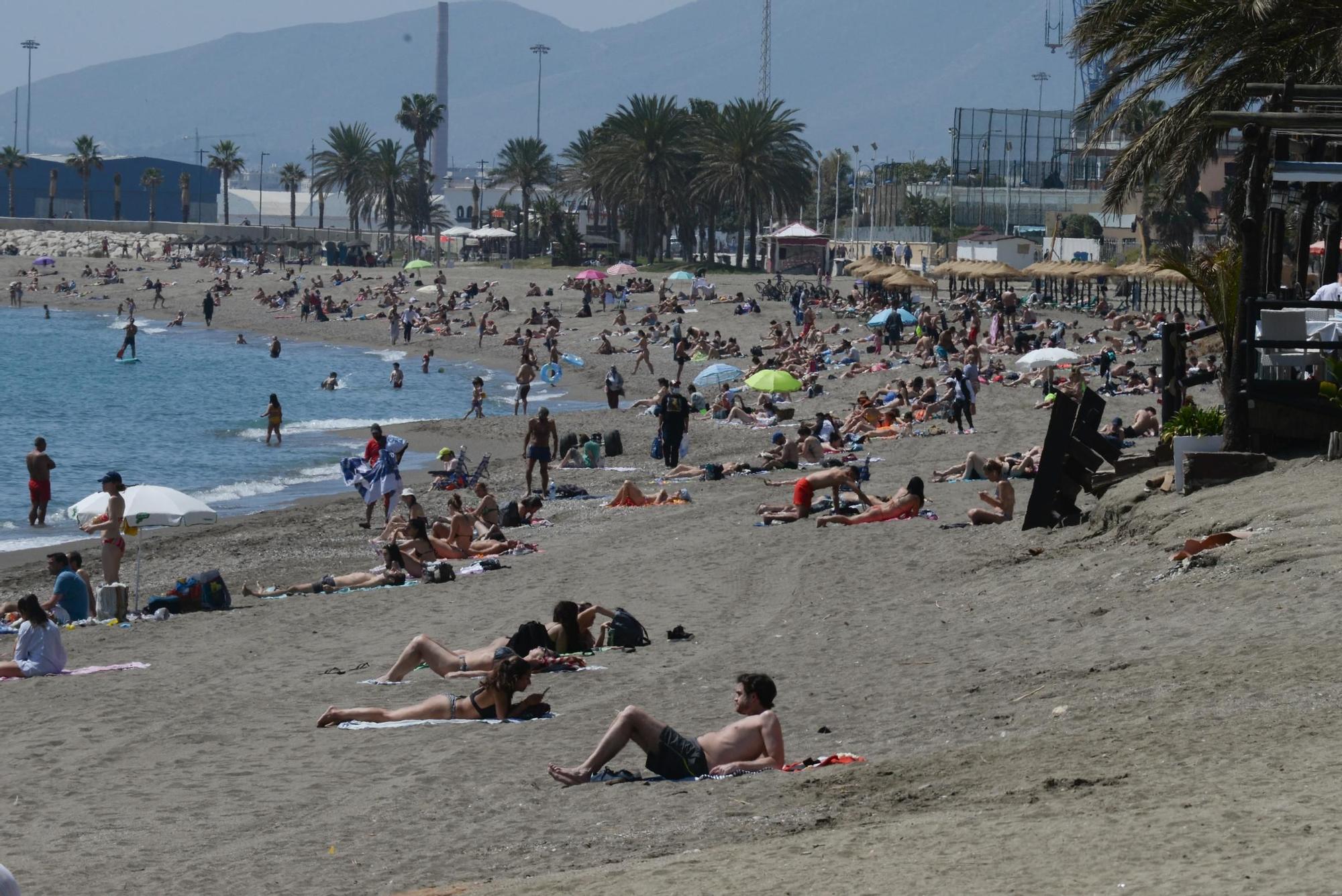 Las playas de Málaga se llenan el Domingo de Resurrección