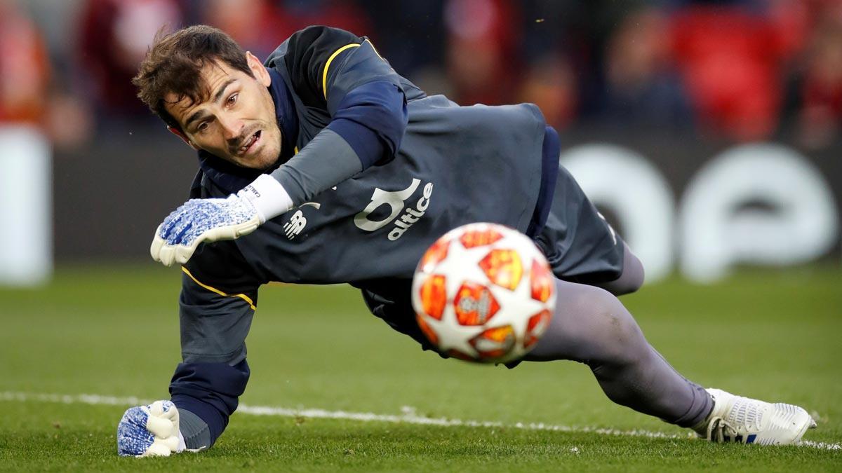 Iker Casillas, ingresado de urgencia por un infarto. En la foto, el portero del Oporto en un partido ante el Liverpool.
