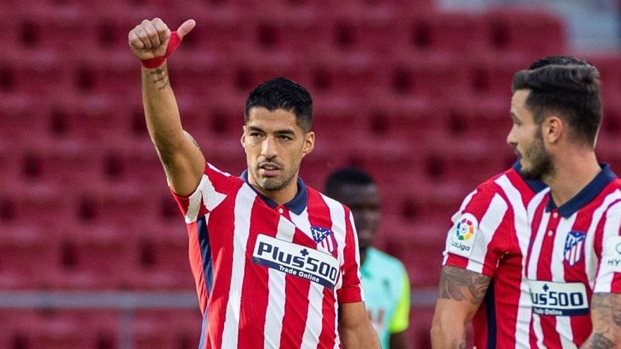 Luis Suárez celebra un gol del Atlético.