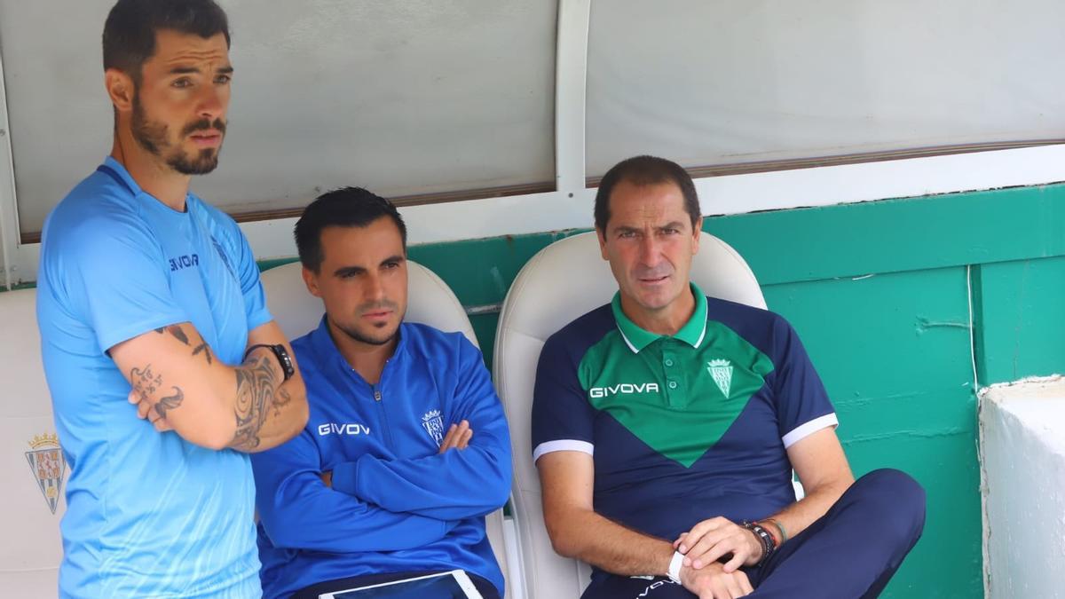 Diego Caro, a la derecha de la imagen, durante el duelo ante el Salerm.