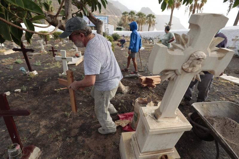 Reposición de cruces en el cementerio de San Andrés, en Santa Cruz de Tenerife.