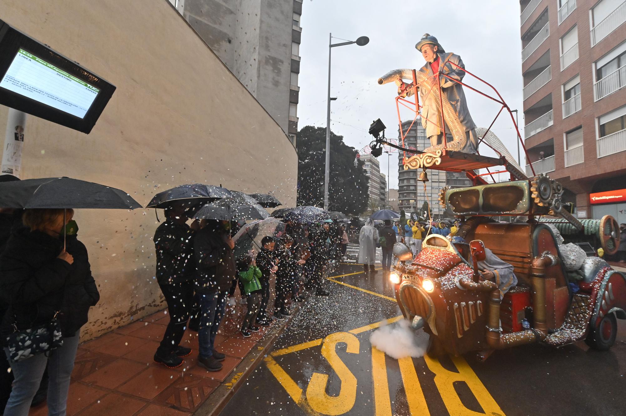 Teatro y música en el desfile de animación de la Magdalena