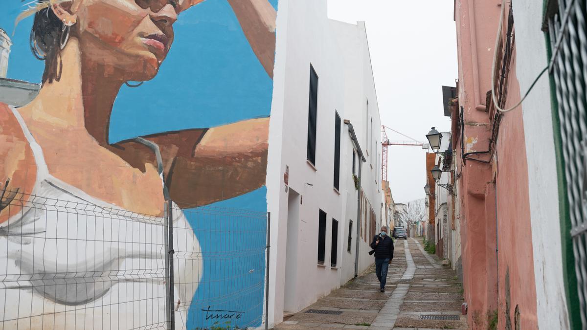 Una de las viviendas en venta, a la izquierda, en la calle San Lorenzo.