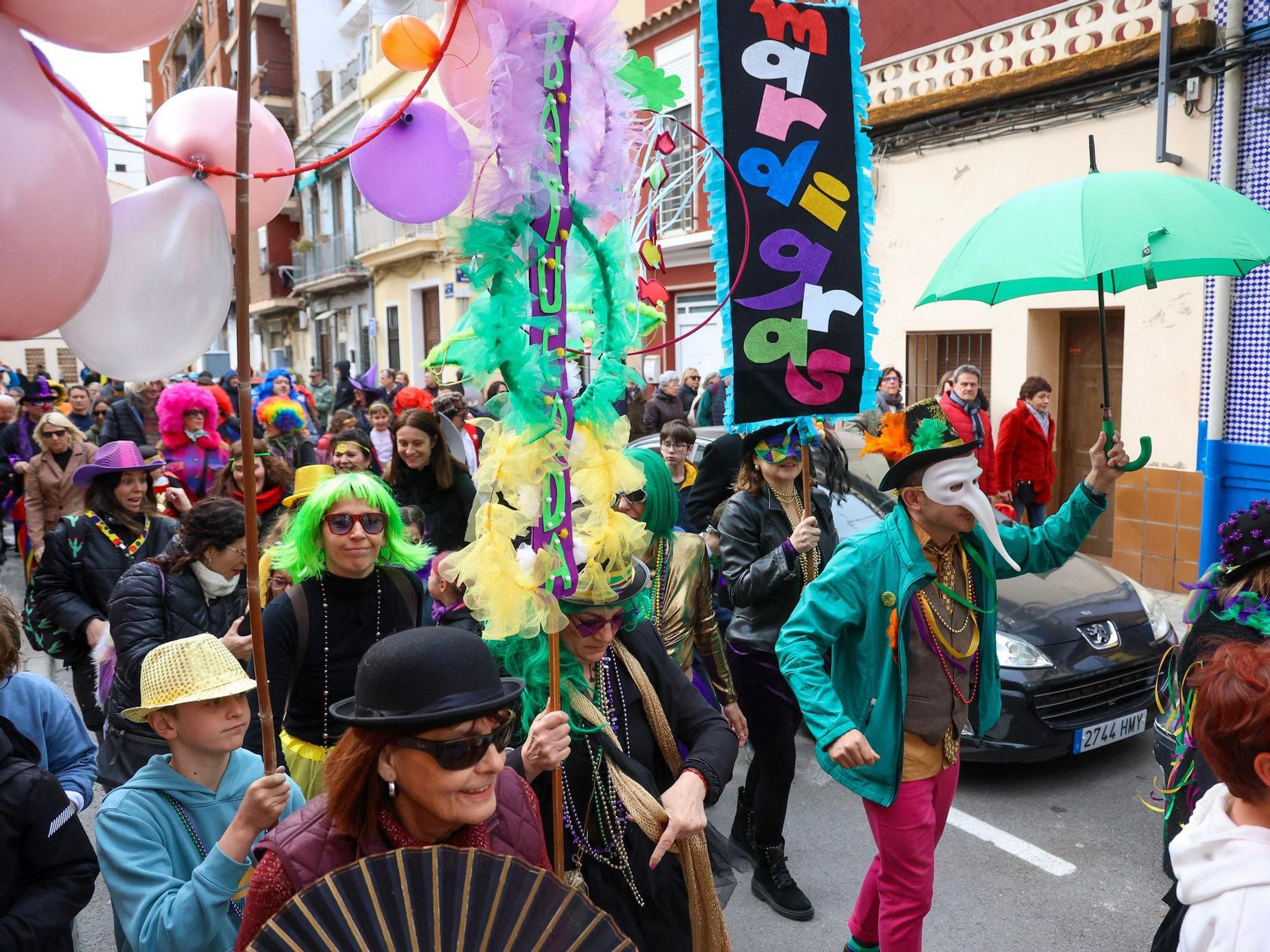 El Cabanyal se vuelca con el carnaval más americano con el 'Mardi Grass' de Nueva Orleans