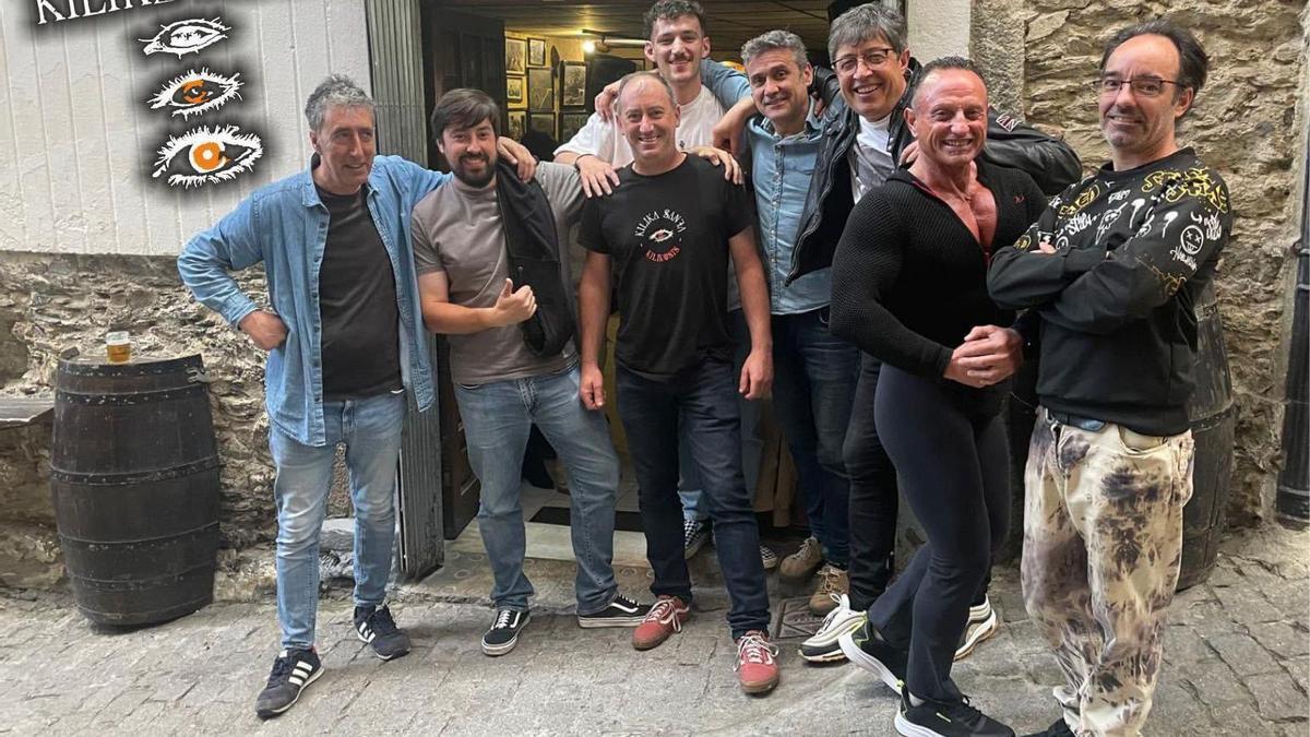 El grupo en una foto de familia.