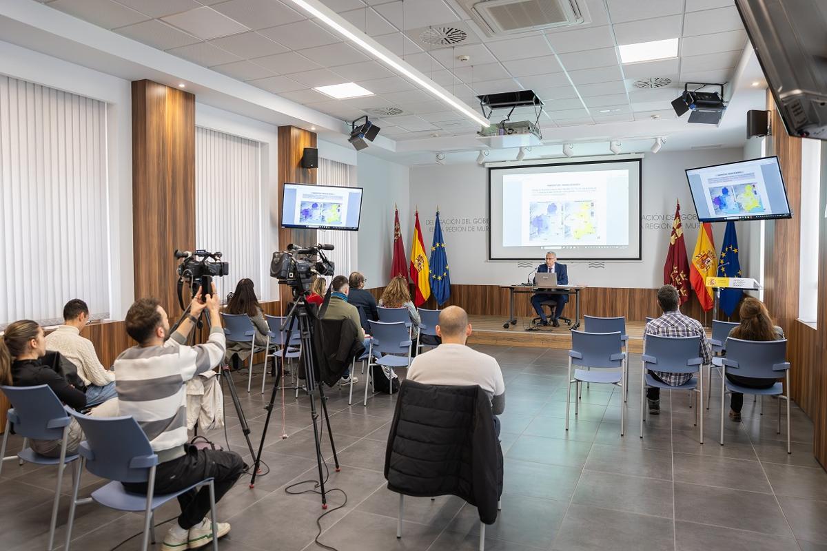Rueda de prensa del portavoz de la Aemet en la Región de Murcia, José Luis Palenzuela, este miércoles en la sede de la Delegación del Gobierno.