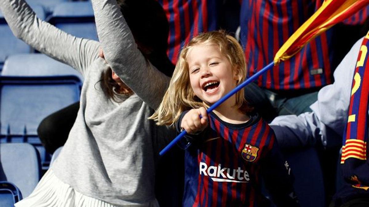 Los poseedores de pasaporte y entradas infantiles vuelven al Camp Nou