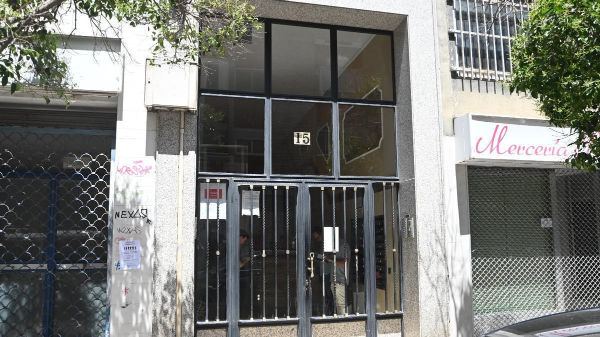 El apuñalamiento ha tenido lugar en la madrugada de este jueves en un edificio de la calle Batalla de Lepanto, en el barrio de Las Fuentes.